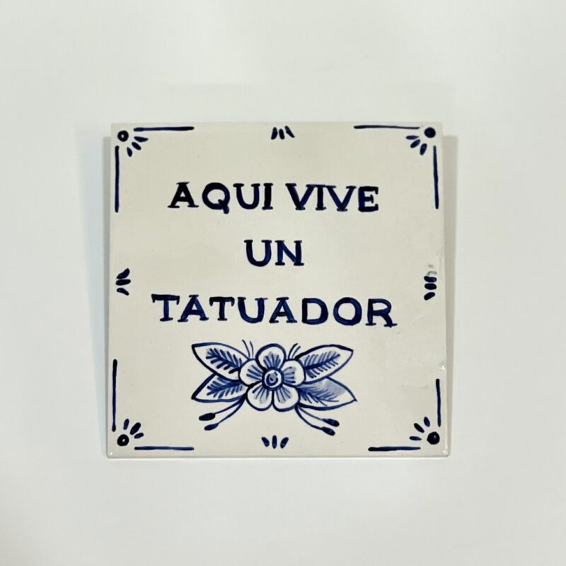 AQUÍ VIVE UN TATUADOR